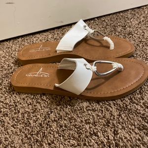 Blue Fin Women’s Sandal size 7